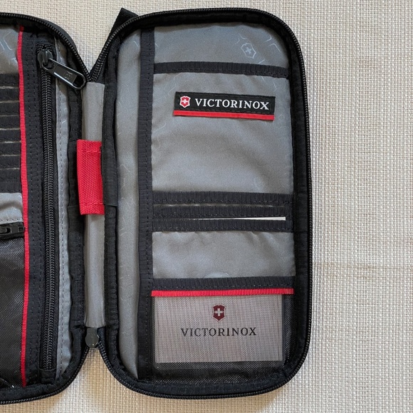 Victorinox Travel Accessories Organizer with RIFD Protection - Picture 5 of 6